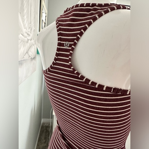 Lululemon CRB Tank Sz 4 - Picture 2 of 3